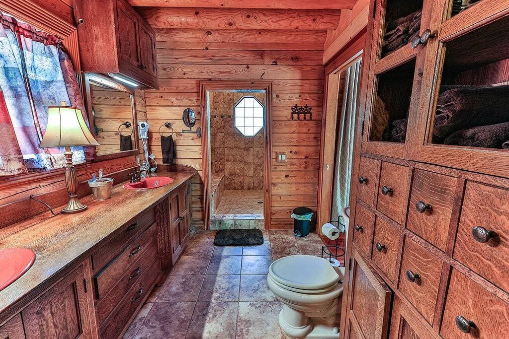 Foto 11 von 32: *Booking Summer* Nature Cabin & Bunkroom-Hot Tub, Grill, Fire Pit