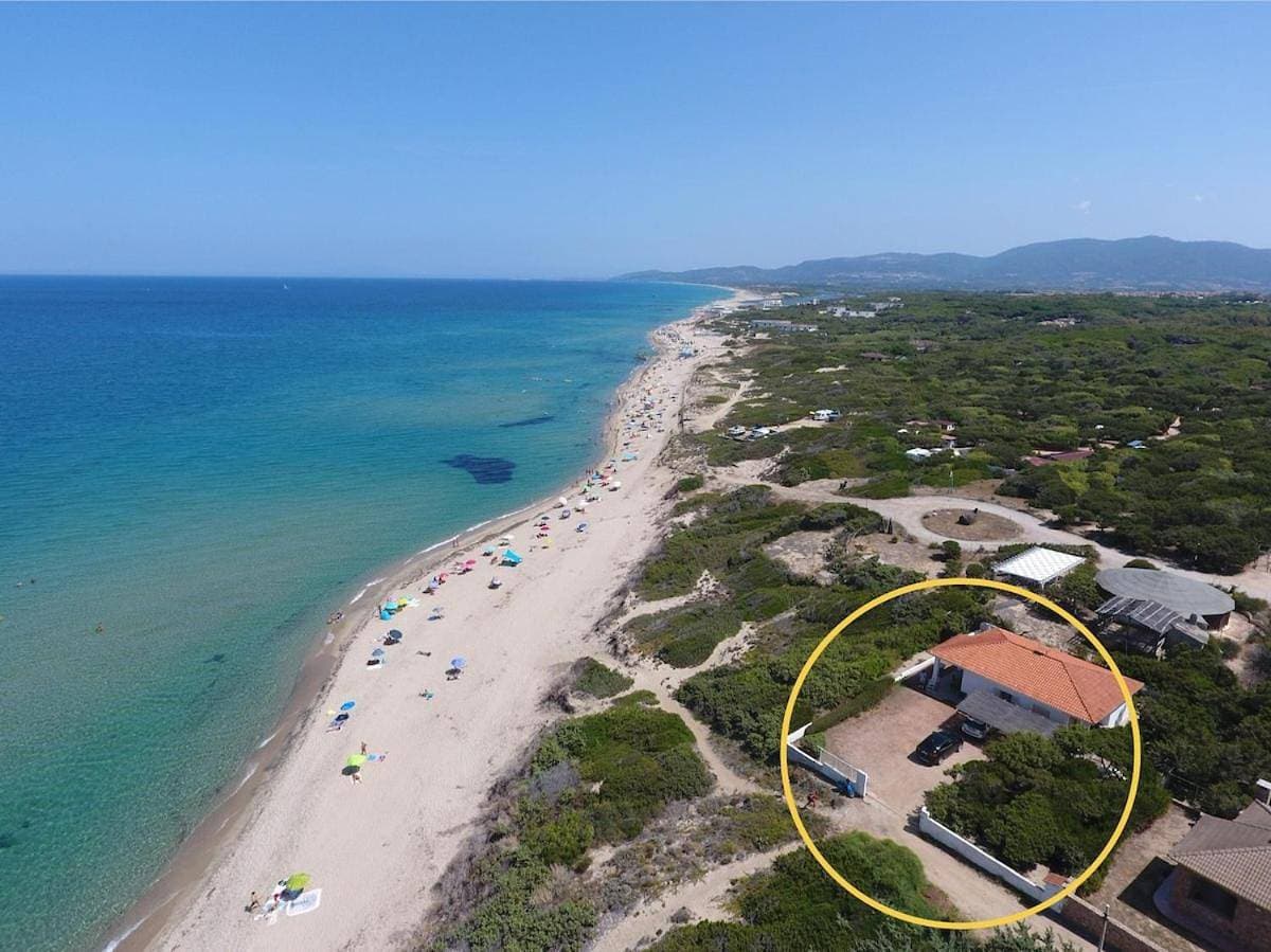 Independent villa on the beach 1