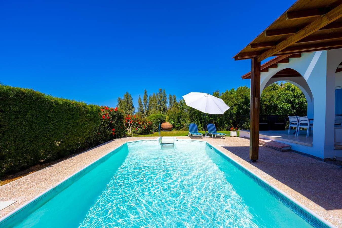 Foto 3 von 33: Villa für 4 Personen mit Balkon