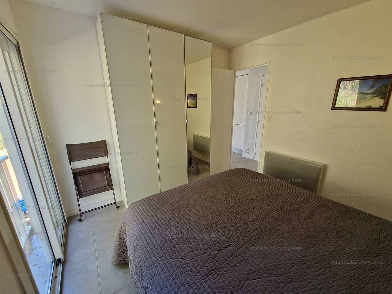Foto 9 von 15: 3-Zimmer-Wohnung in Cavalaire-sur-Mer - Terrasse mit Meerblick und Parkplatz