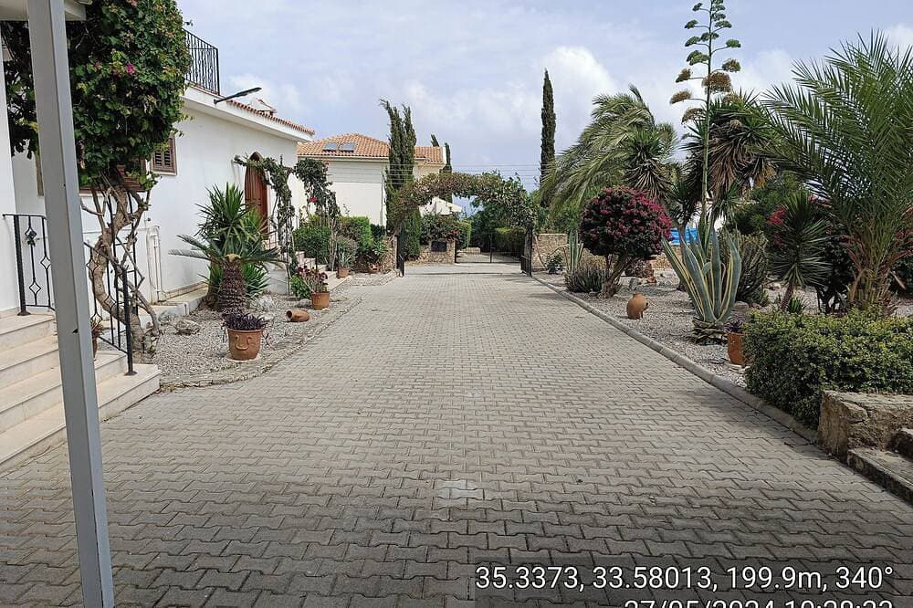 Foto 11 von 26: Spacious Villa With Private Pool, sea and Mountain View