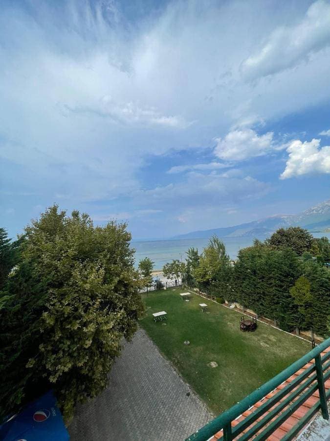 Foto 3 von 5: Family Room with Lake View