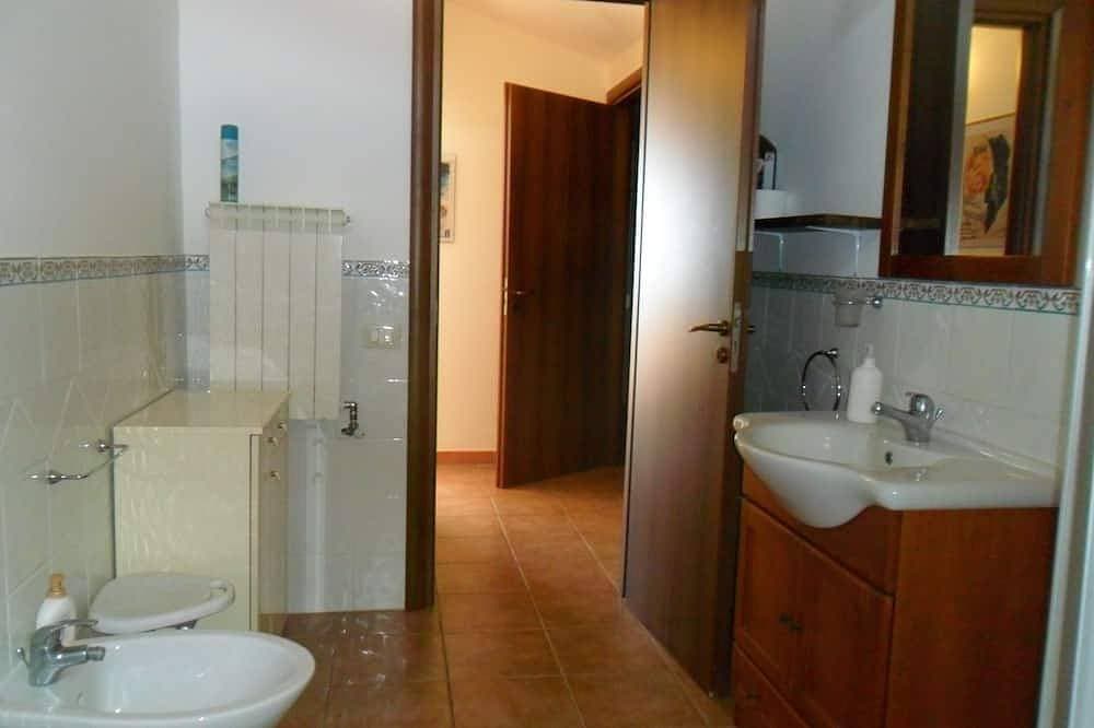 Foto 5 von 30: Modern und Sehr Schön Eingerichtetes Appartment in Einer Villa mit Garten