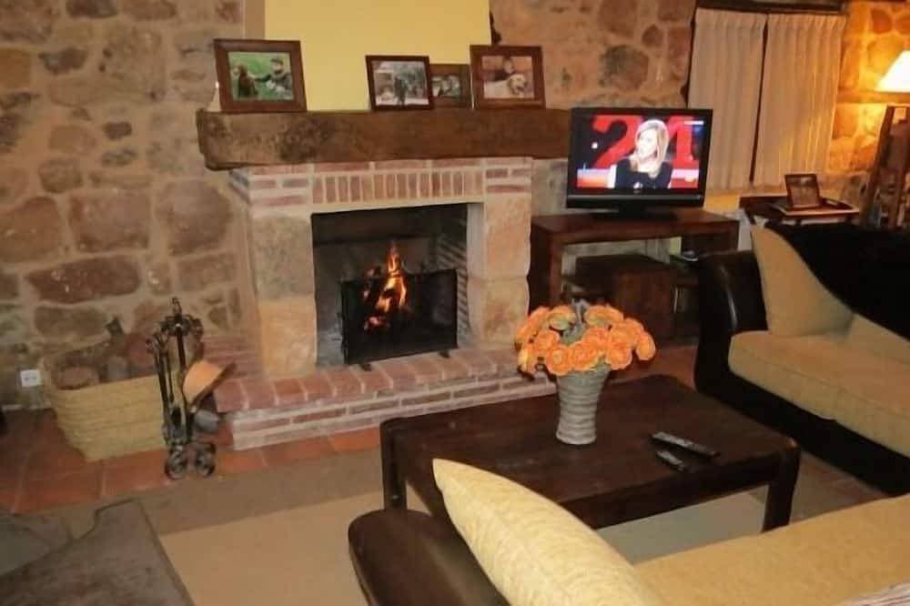 Foto 9 von 28: Das Steinhaus des Dorfes für 10 Personen