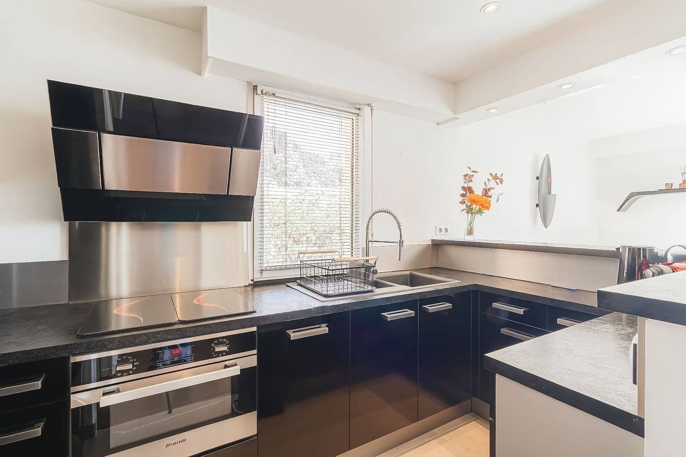 Foto 4 von 16: Stunning Renovated 1-Bedroom Breathtaking View