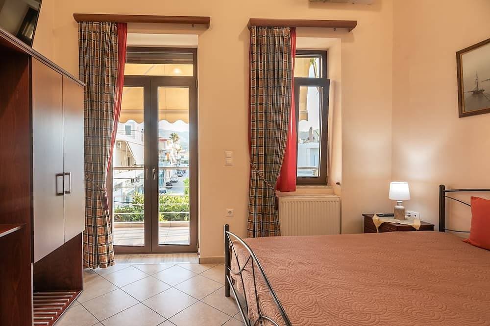 Foto 2 von 8: Double bed Bedroom 10 minutes from the Beach