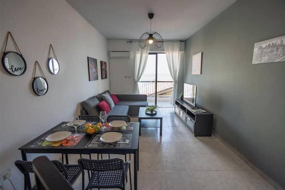 Foto 13 von 30: Anteia's Seaview Apt steps to Finikoudes Larnaca