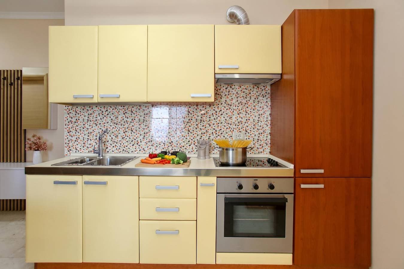 Foto 4 von 21: Vlora Sunset Apartment /w Balcony & Sea View