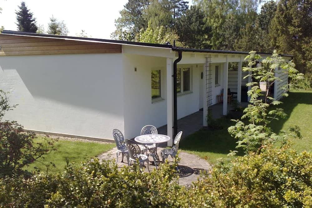 Gästehaus auf dem Grundstück des Eigentümers gebaut. In der Nähe von Strand, Geschäft und Golfplatz. 1