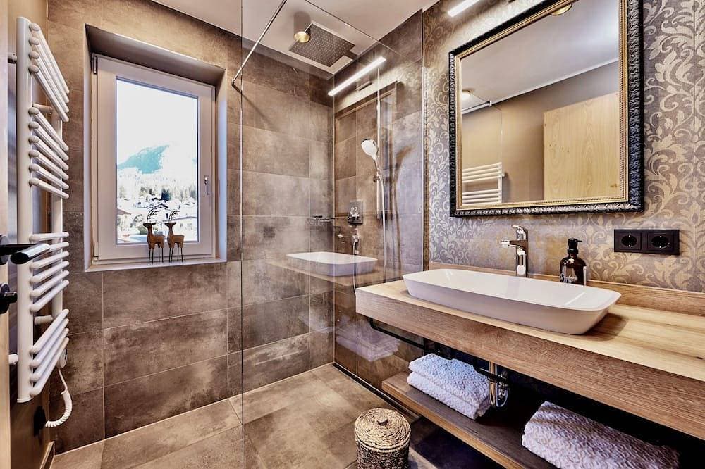 Foto 8 von 30: Neu! Deluxe Apartment Zugspitze mit Pool, Sauna, am Golfplatz und Zugspitzblick
