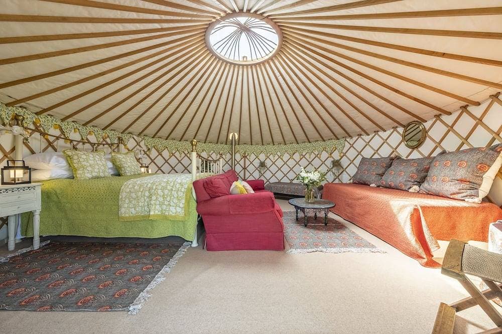Foto 2 von 30: Luxury glamping with hot tub  - Valley View Yurt
