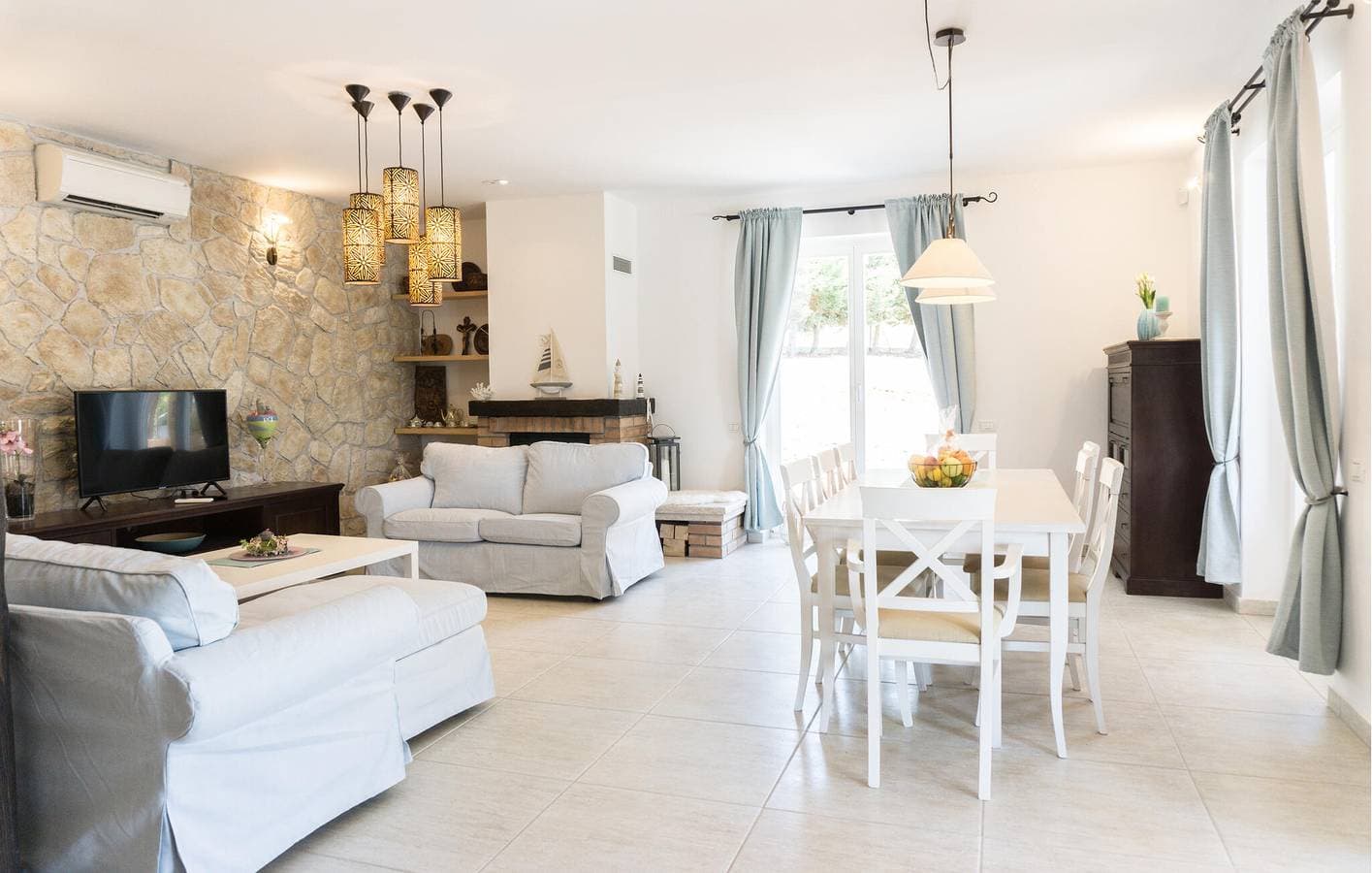 Foto 5 von 40: Geräumige 180 m² große Wohnung mit Pool, WLAN, Parkplatz und Klimaanlage