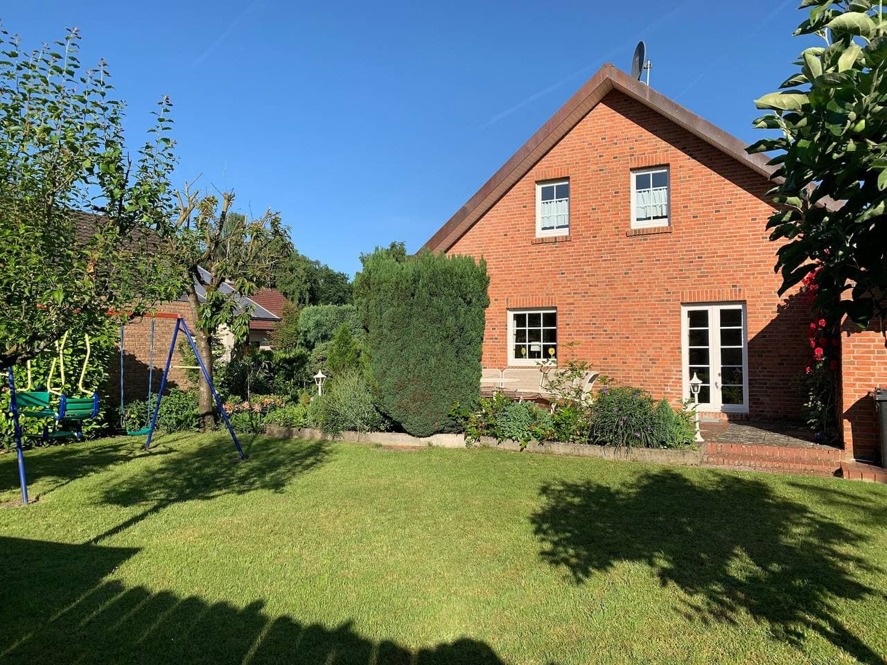 Foto 6 von 45: Ferienhaus am See mit Garten und Terrasse