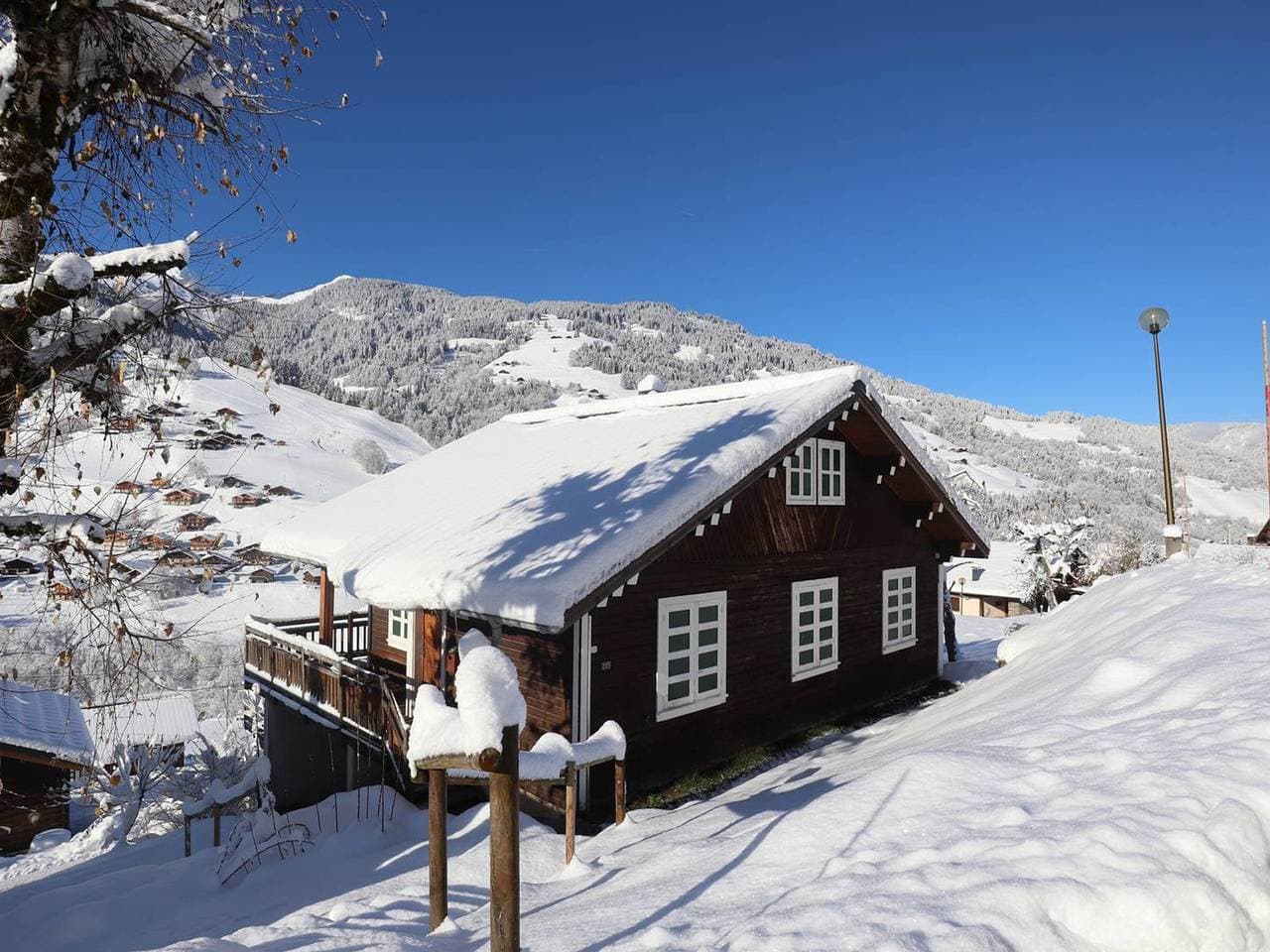 Foto 8 von 12: Chalet mit 4 Zimmern für 6 Pers., nahe Dorf, Terrasse, Skidepot