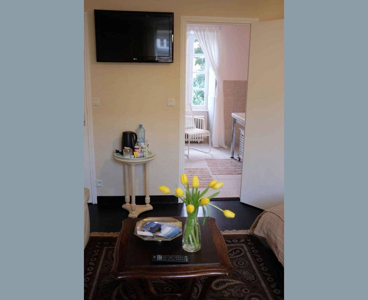Foto 4 von 9: Double Room with Private Bathroom
