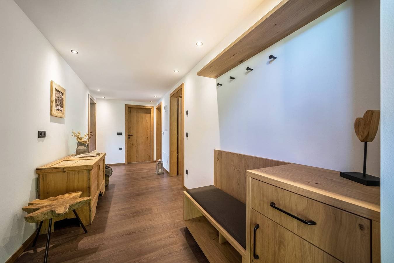 Foto 9 von 19: "Sunnseitn Lodge Apt Moutainsuite" mit beheiztem Whirlpool, Infrarot-Sauna, Panoramaterrasse