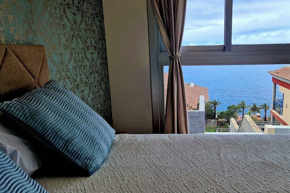 Foto 3 von 30: Atlantic Blue: Private Heated Pool and Ocean Views