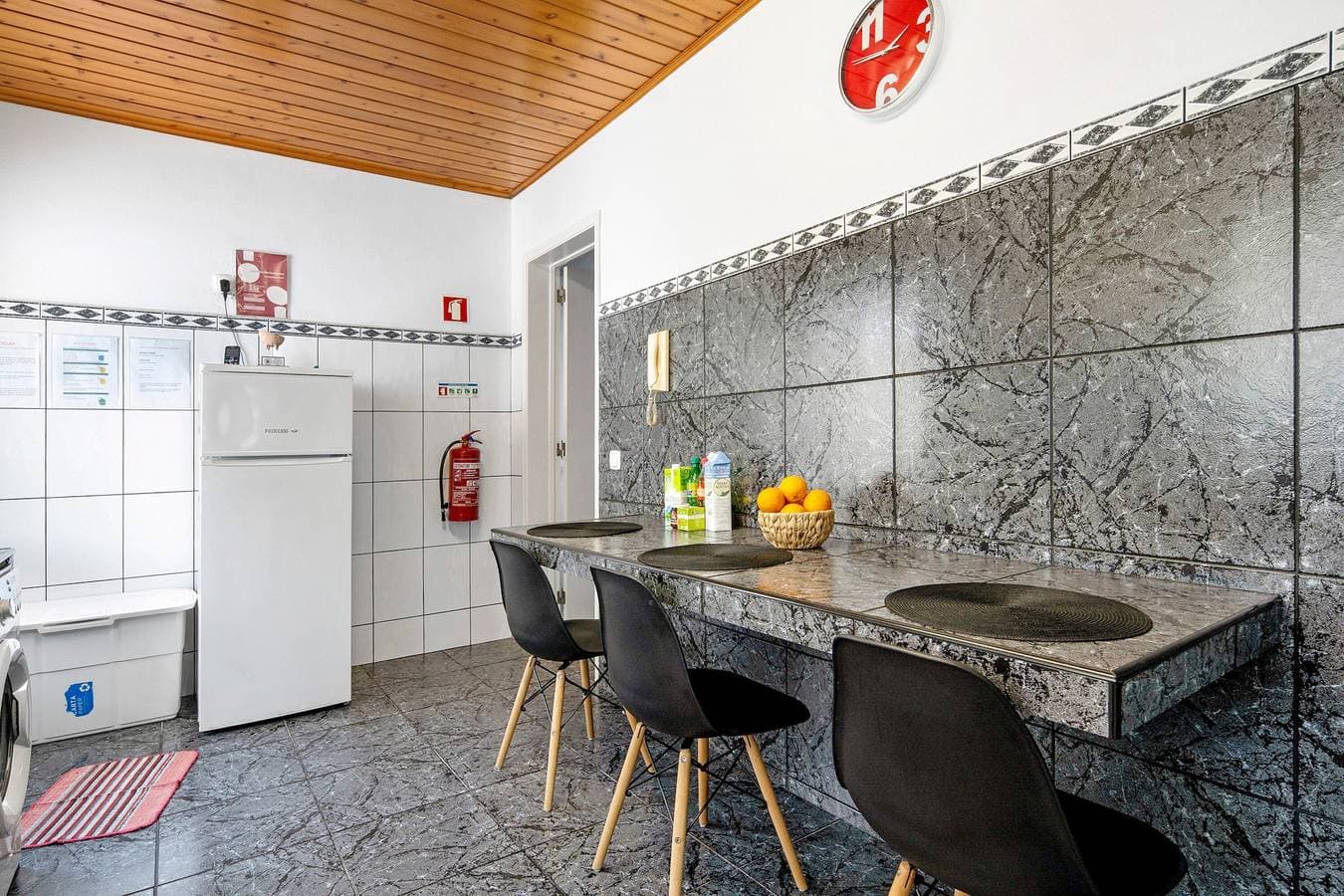 Foto 10 von 27: Ferienhaus 'Casinha Do Monte' mit Meerblick, Gemeinschaftsgarten und WLAN