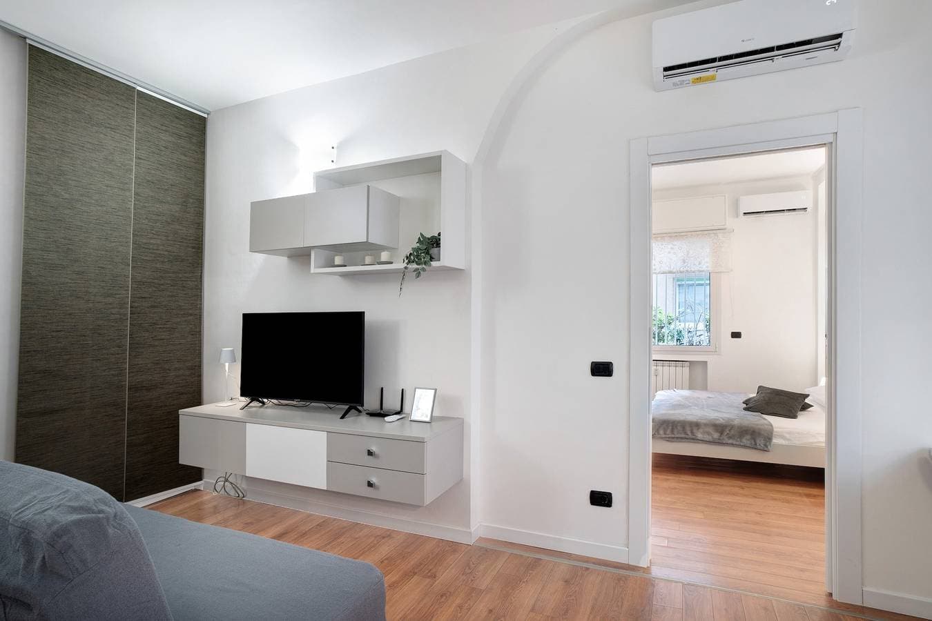 Foto 4 von 40: Ferienwohnung 'La Perla Grigia' mit gemeinsamer Terrasse, WLAN und Klimaanlage