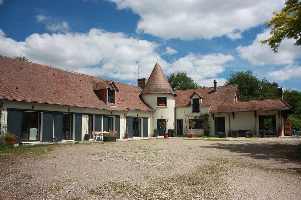 Family gîte in the countryside, near Beauval Zoo and the Loire castles! 1