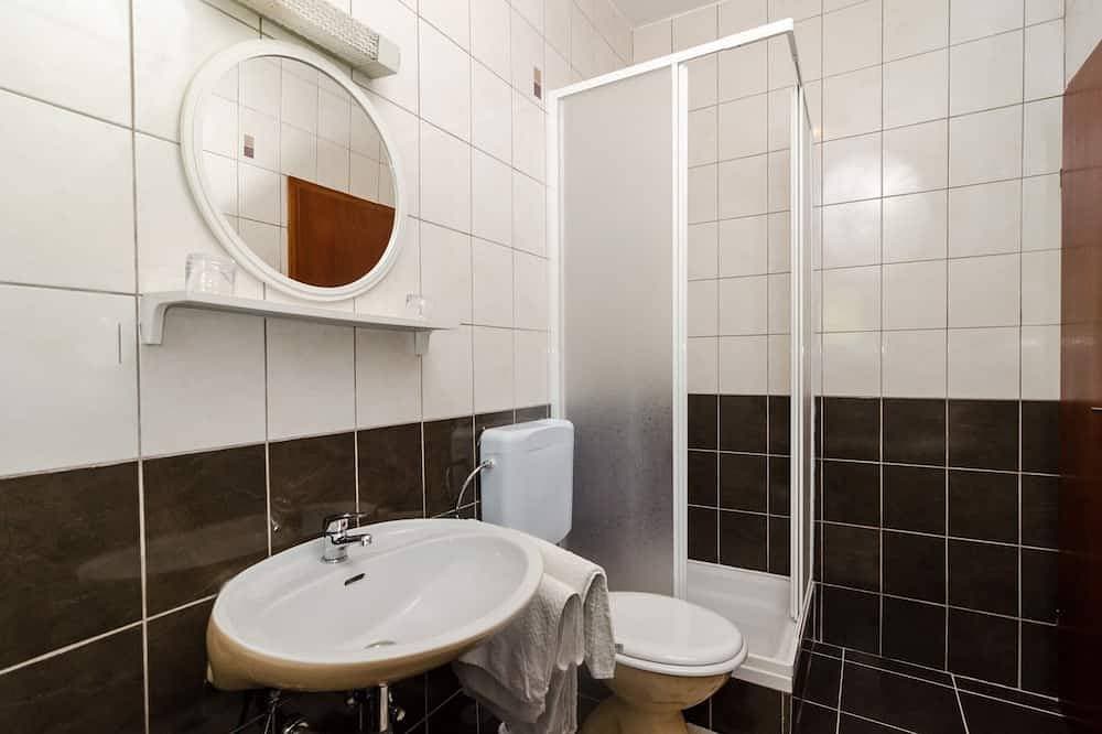 Foto 11 von 17: Guesthouse Moretic - Suite mit 2 Schlafzimmern, Balkon und Meerblick