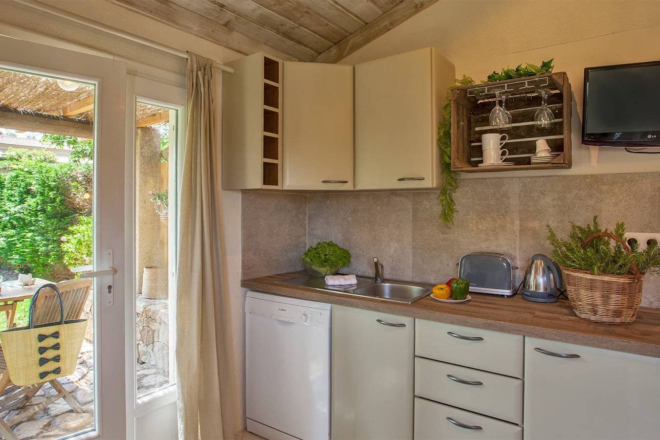 Foto 11 von 17: Kleines, ruhiges Haus  „Dracena“ mit hübschem Garten - 2 Personen