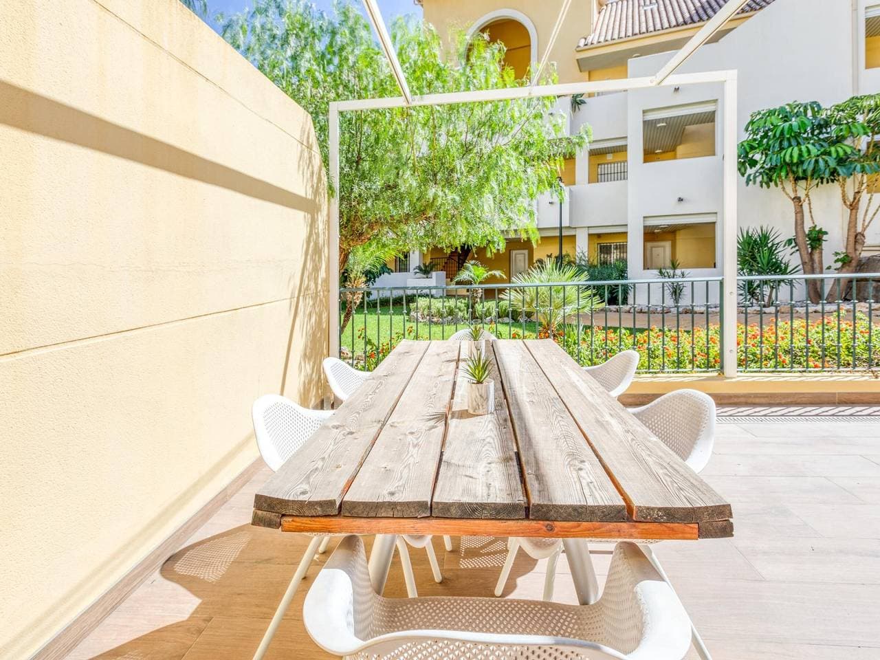 Foto 13 von 23: Moderne Wohnung in Estepona, Erdgeschoss mit Terrasse und Pool, nahe Hafen und Strand