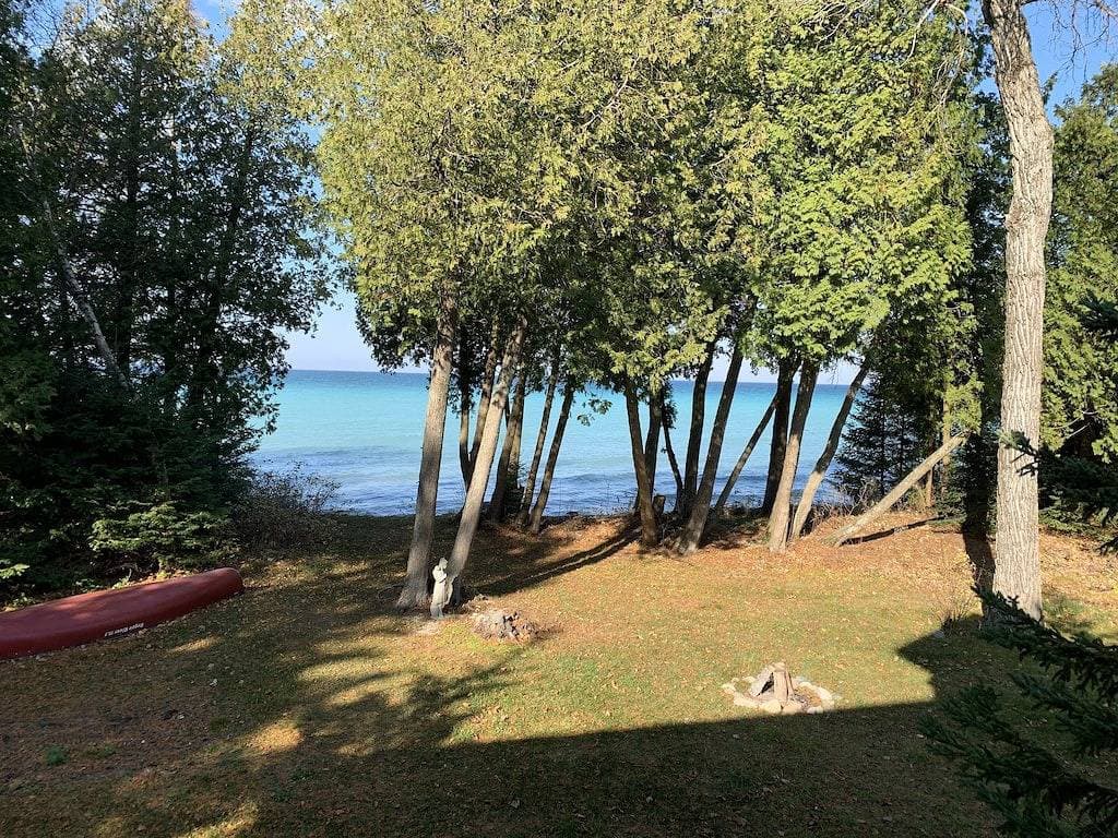 Lakefront Cottage 1
