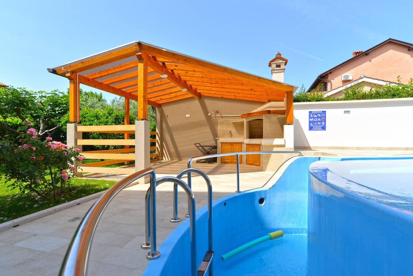 Foto 9 von 25: Ferienwohnung für 3 Personen mit Pool