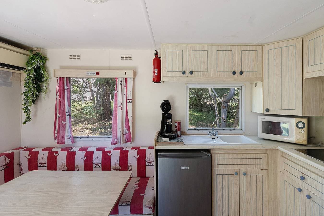 Foto 4 von 23: Mobilheim 'Chez Dede' mit geteilter Terrasse, privatem Garten und WLAN