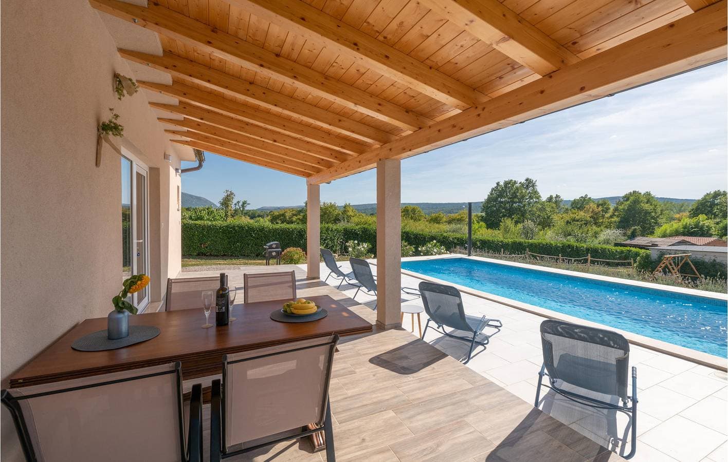 Foto 4 von 31: Charmante Ferienwohnung mit Pool und Terrasse, 2,5 km vom Fluss Raša entfernt