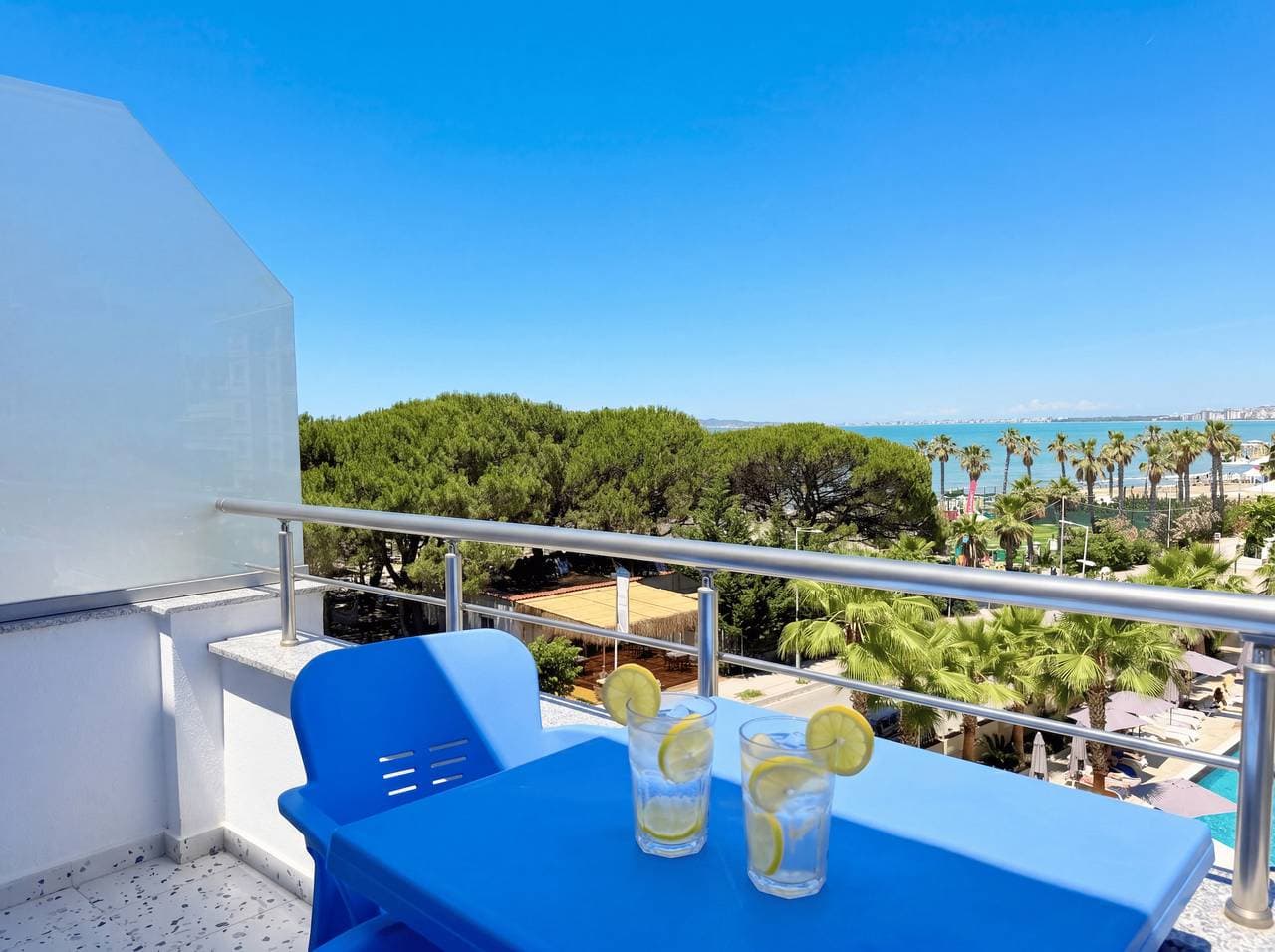 Foto 5 von 33: Ferienwohnung für 8 Personen mit Balkon
