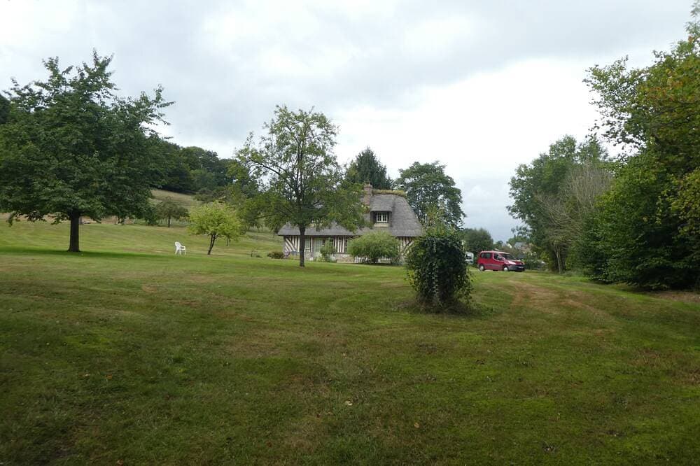 Foto 7 von 19: Authentic thatched cottage near Honfleur