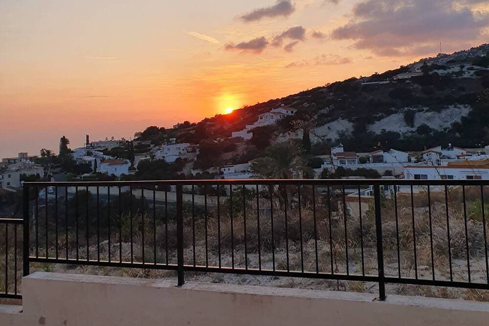 Foto 9 von 15: Stunning mountain and sea views, peaceful location in Peyia, Paphos.