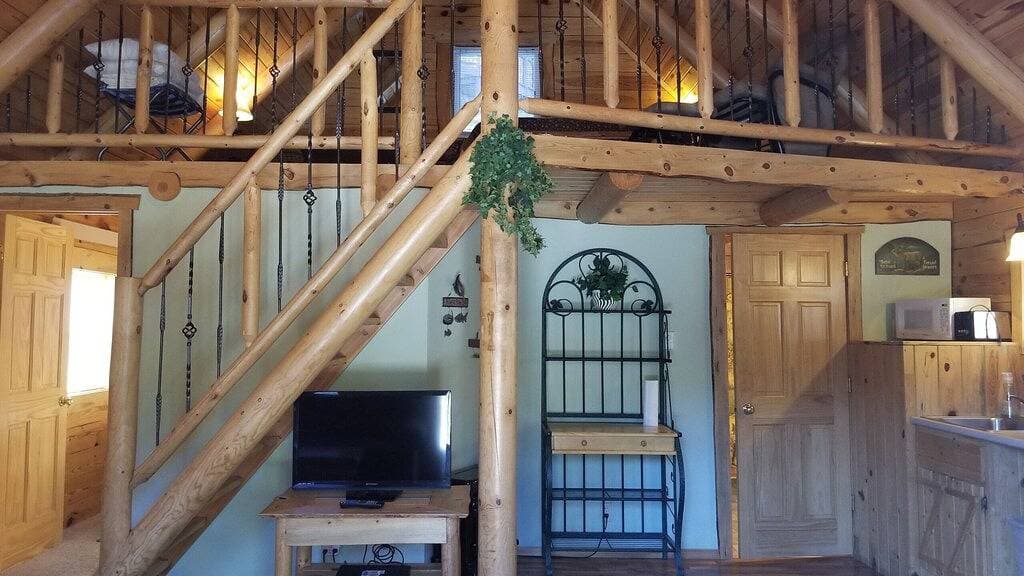 Foto 5 von 14: Hunters Haven # 3 Custom Built Blockhaus, umrahmt von Black Hills National Forest