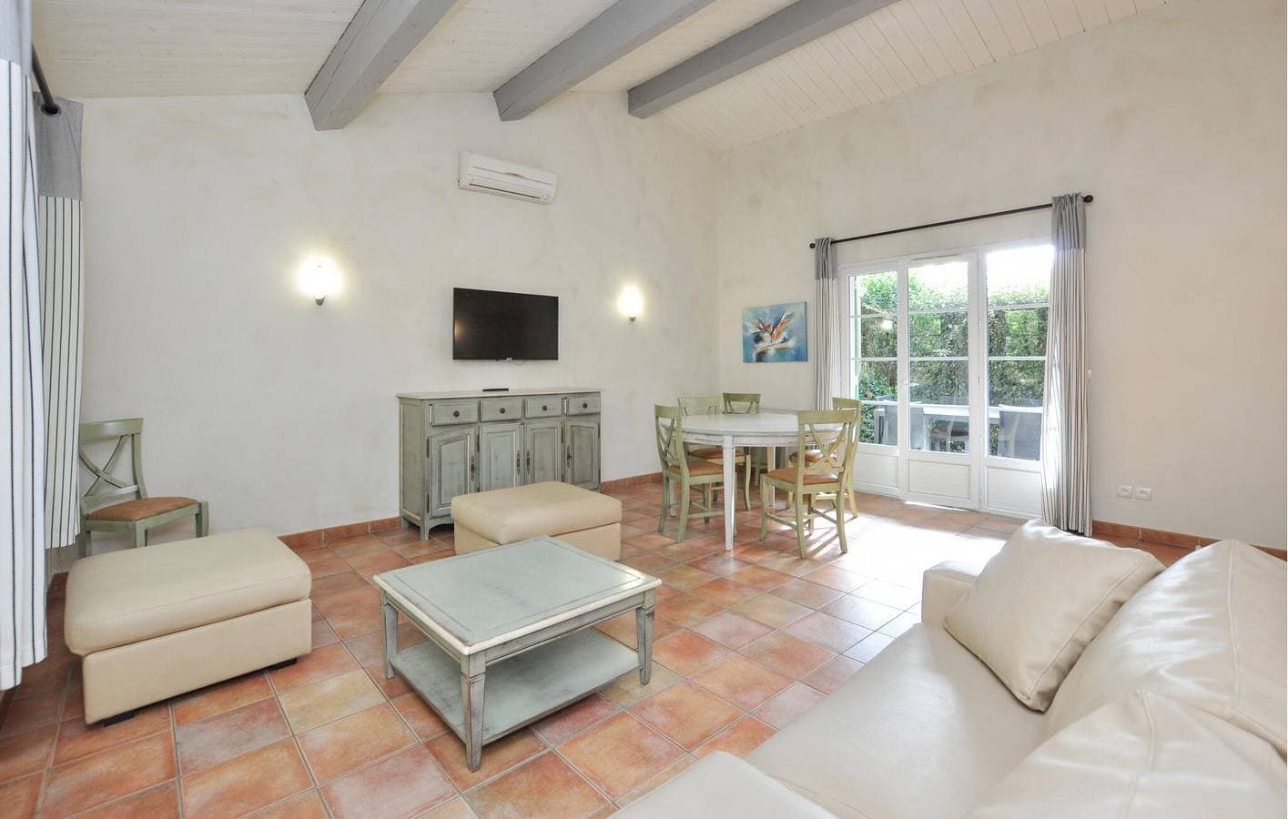 Foto 5 von 32: Callian Poolside Apartment mit AC & Parkplatz
