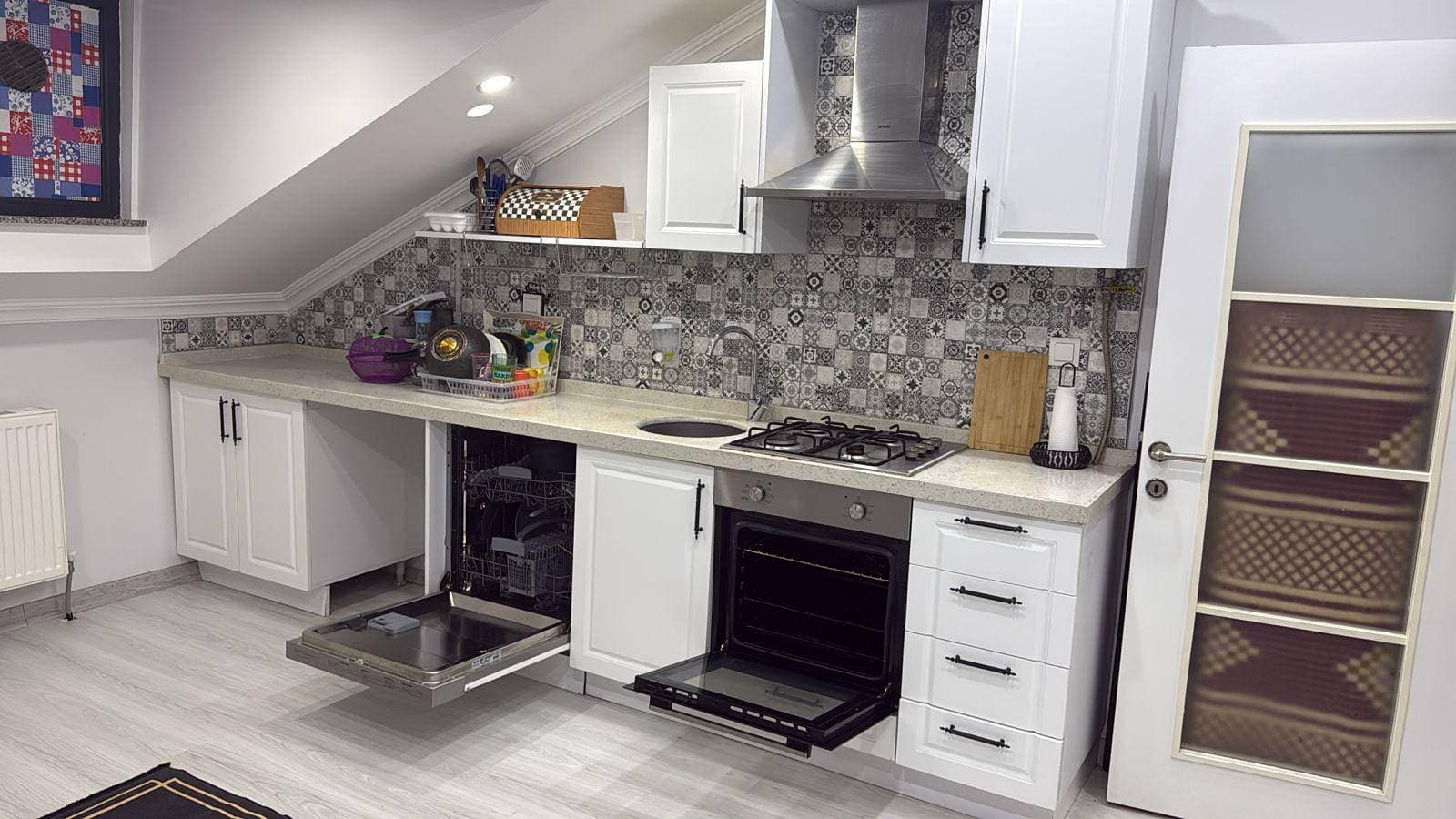 Foto 3 von 9: Apartment mit 2 getrennten Schlafzimmern in Küçükçekmece mit herrlichem Ausblick