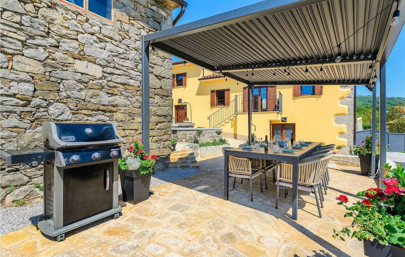 Foto 10 von 45: Geräumige 2-Zimmer-Wohnung mit Pool und Terrasse, 2,5 km vom Zentrum von Roč entfernt