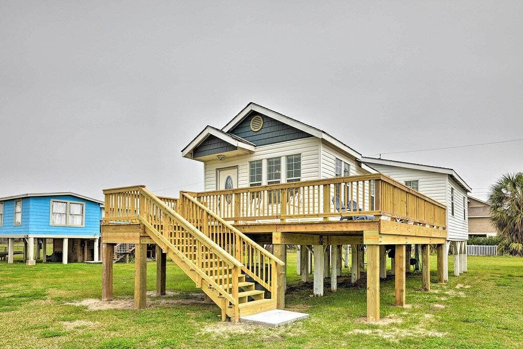 Foto 7 von 24: Neu! Gehobenes Galveston Cottage mit umlaufendem Deck!