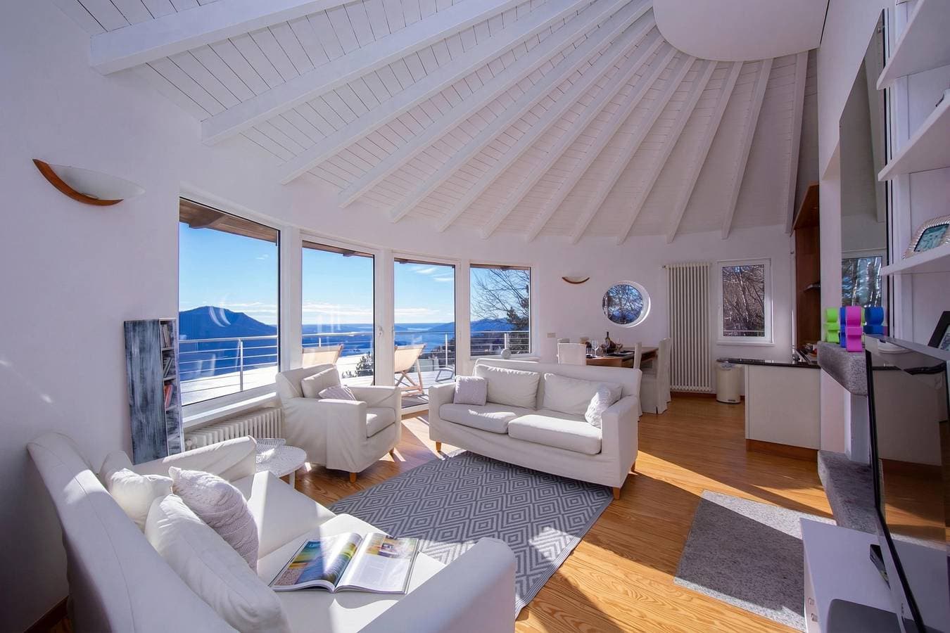 Foto 4 von 20: The Perfect View in a Premeno Penthouse