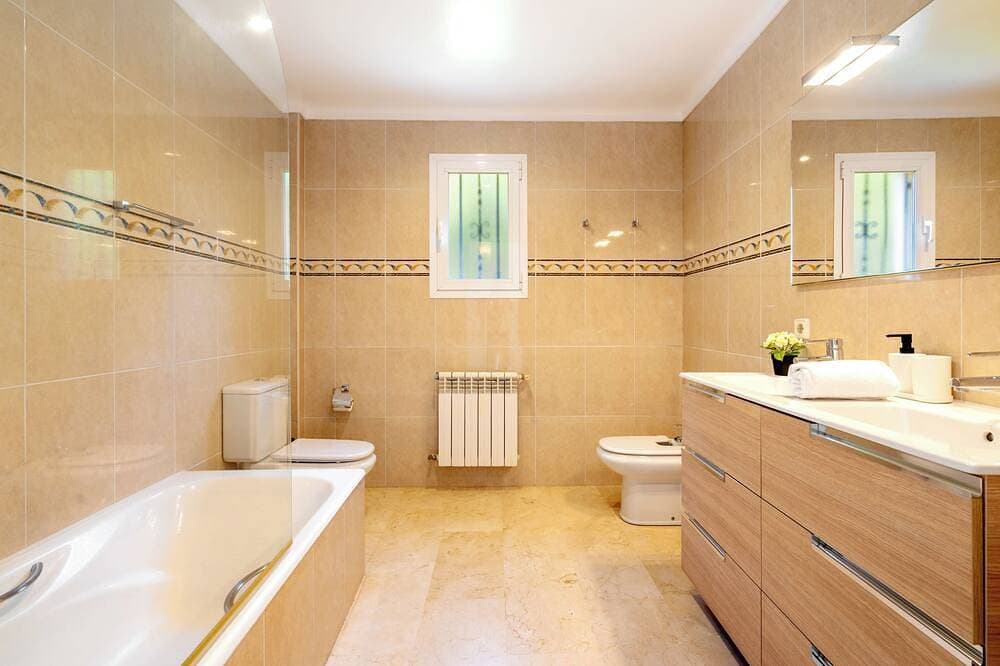 Foto 10 von 30: Tolle Villa Mit Pool, Grill, WLAN, Strand, Meer, 3 Schlafzimmer + 3 Bäder
