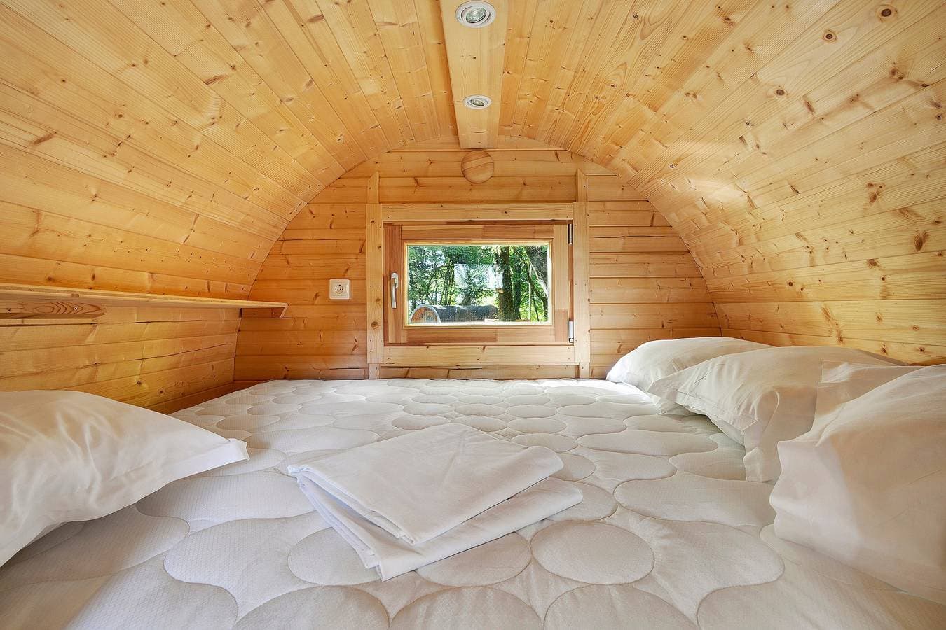 Foto 4 von 31: Tiny Home Beynac Lux im Wald – Ruhe, Natur & beheizter Pool