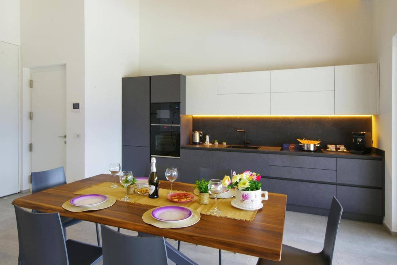 Foto 5 von 25: Two-Bedroom Apartment with Lake View
