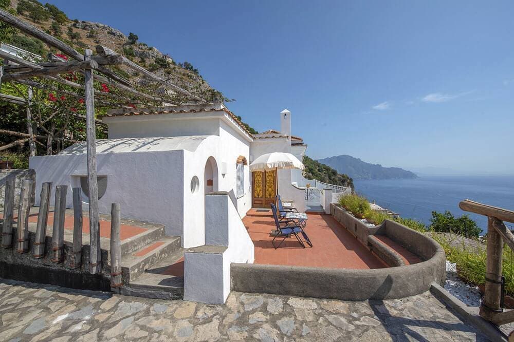 Villa Gilda: Eleganz und atemberaubendes Panorama zwischen Himmel und Meer 1