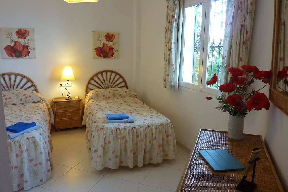 Foto 3 von 23: Schönes Apt. mit 2 Schlafz. , große Terrasse, Traumblick, gem. Pool, strandnah