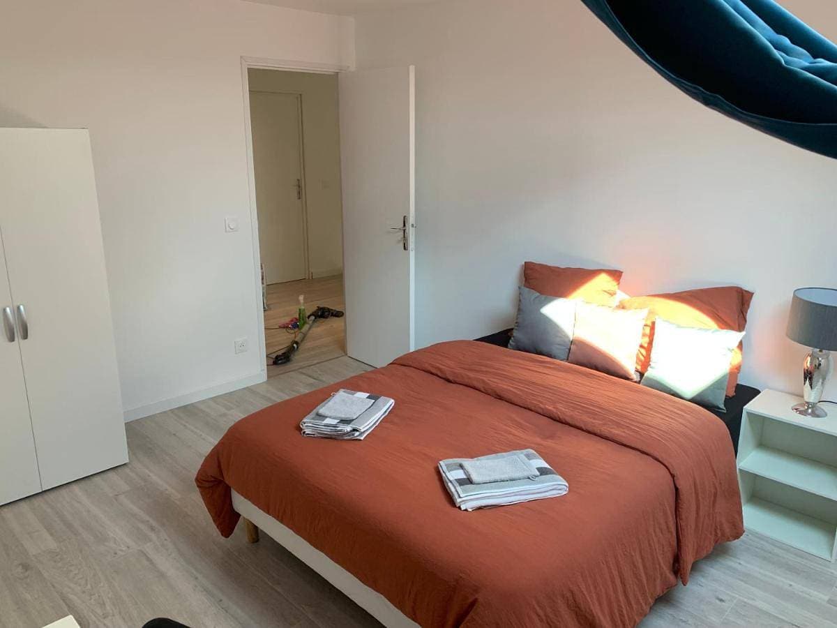 Foto 3 von 9: Double Room with Shared Bathroom