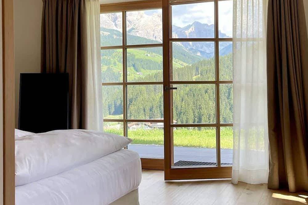 Foto 2 von 22: Surrounded by green - Luxury Chalet & Dolomites
