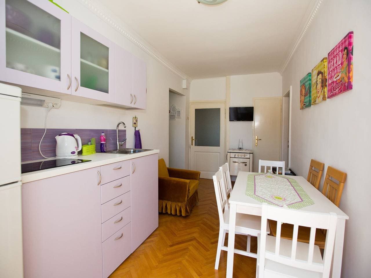 Foto 11 von 25: Guest House Gugily- Double Room with Shared Bathroom