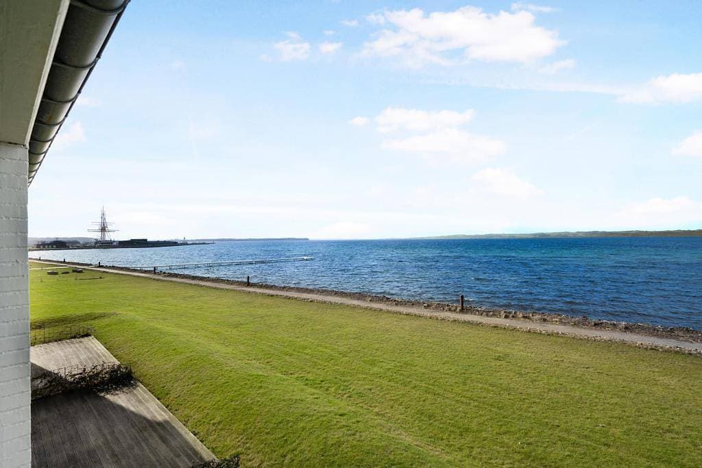 Helle und gut ausgestattete Ferienwohnung im 1. Stock mit Panoramablick über die Ebeltoft Bucht – di... 1