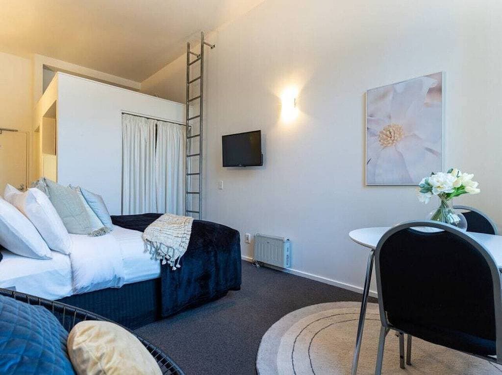 Foto 10 von 27: Bright Cbd Studio -Near SkyTower w WiFi & Cityscape